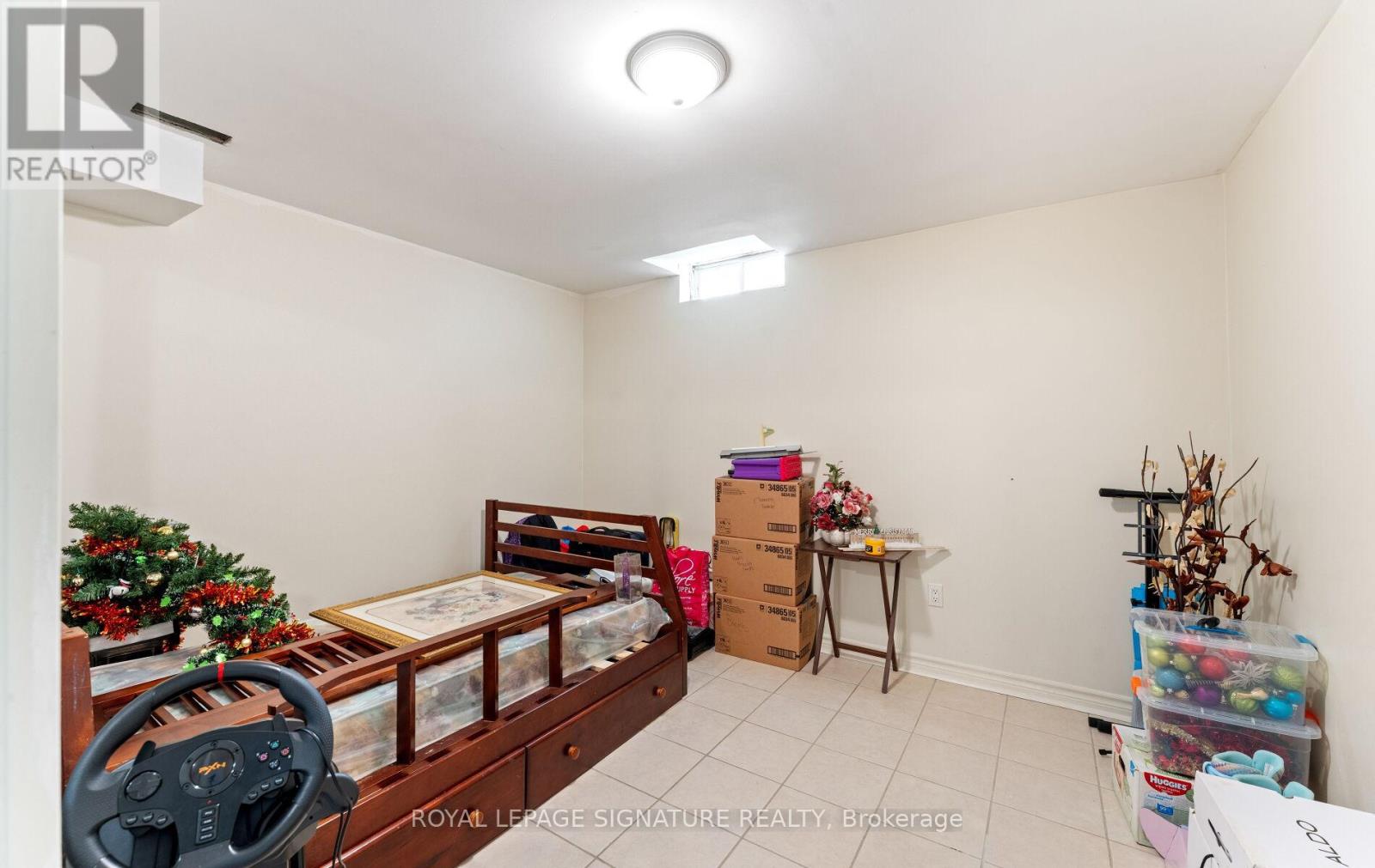 3252 LABURNUM CRESCENT - 37