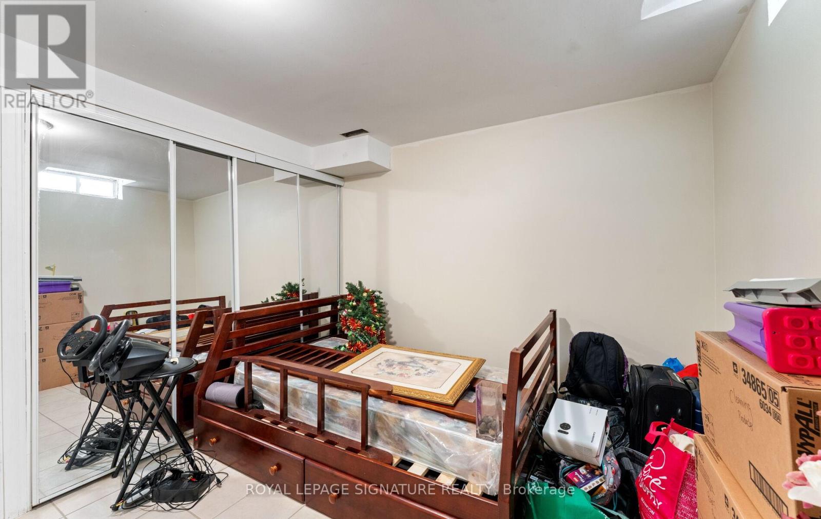 3252 LABURNUM CRESCENT - 38