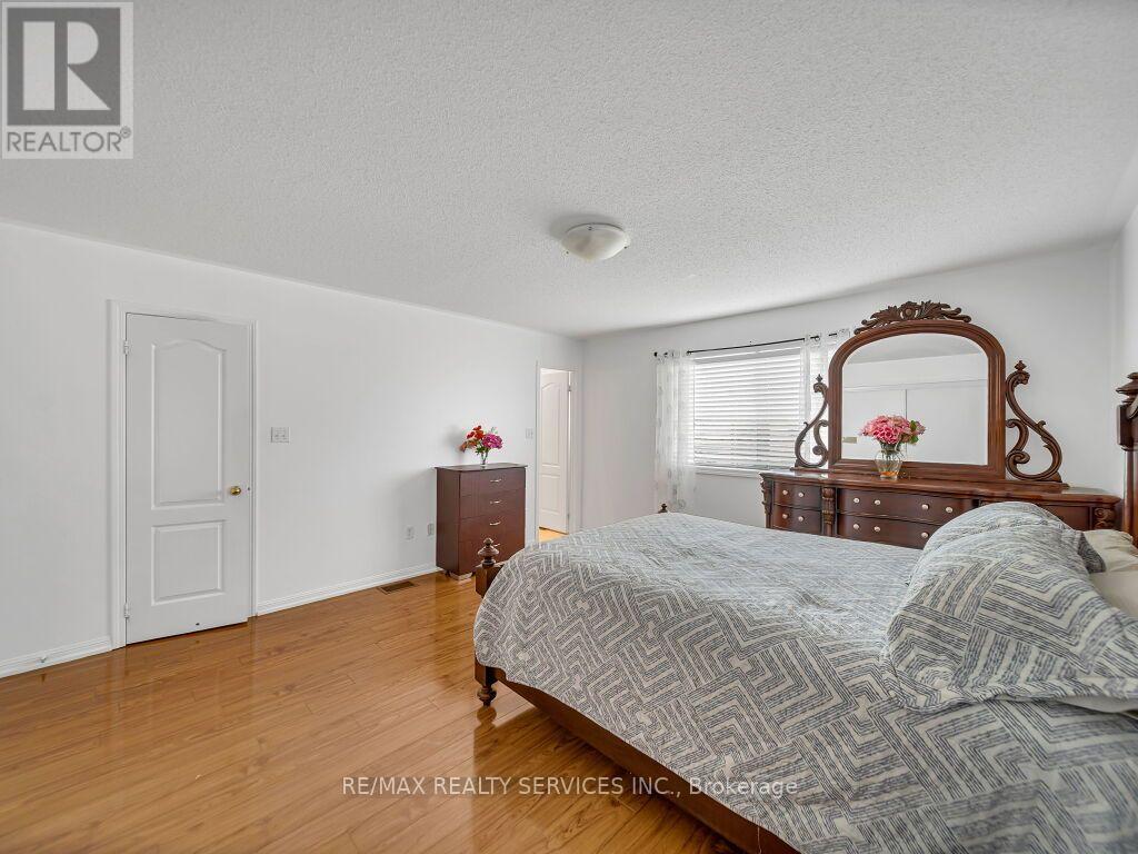 7 OLIVETT LANE - 24