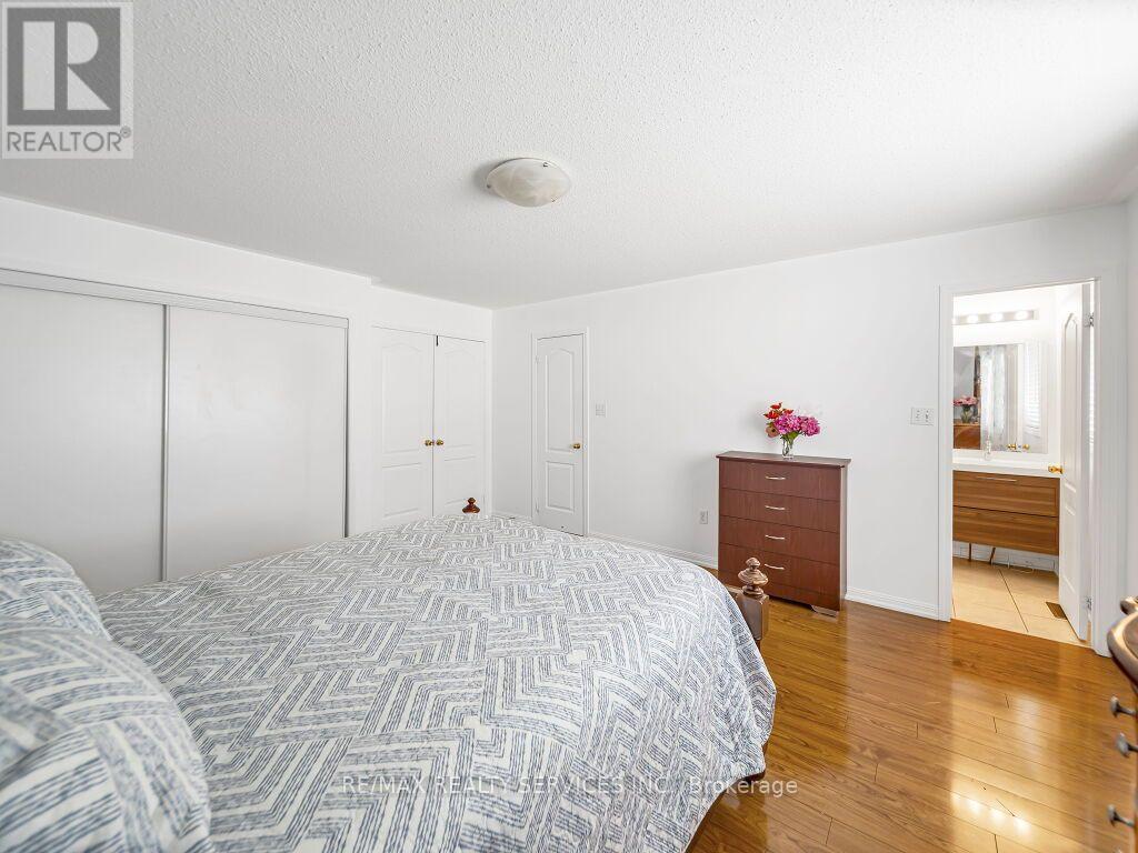 7 OLIVETT LANE - 25