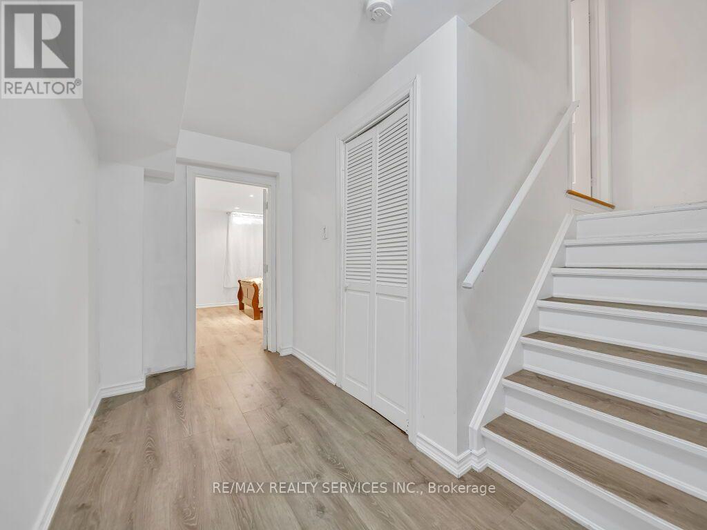 7 OLIVETT LANE - 32
