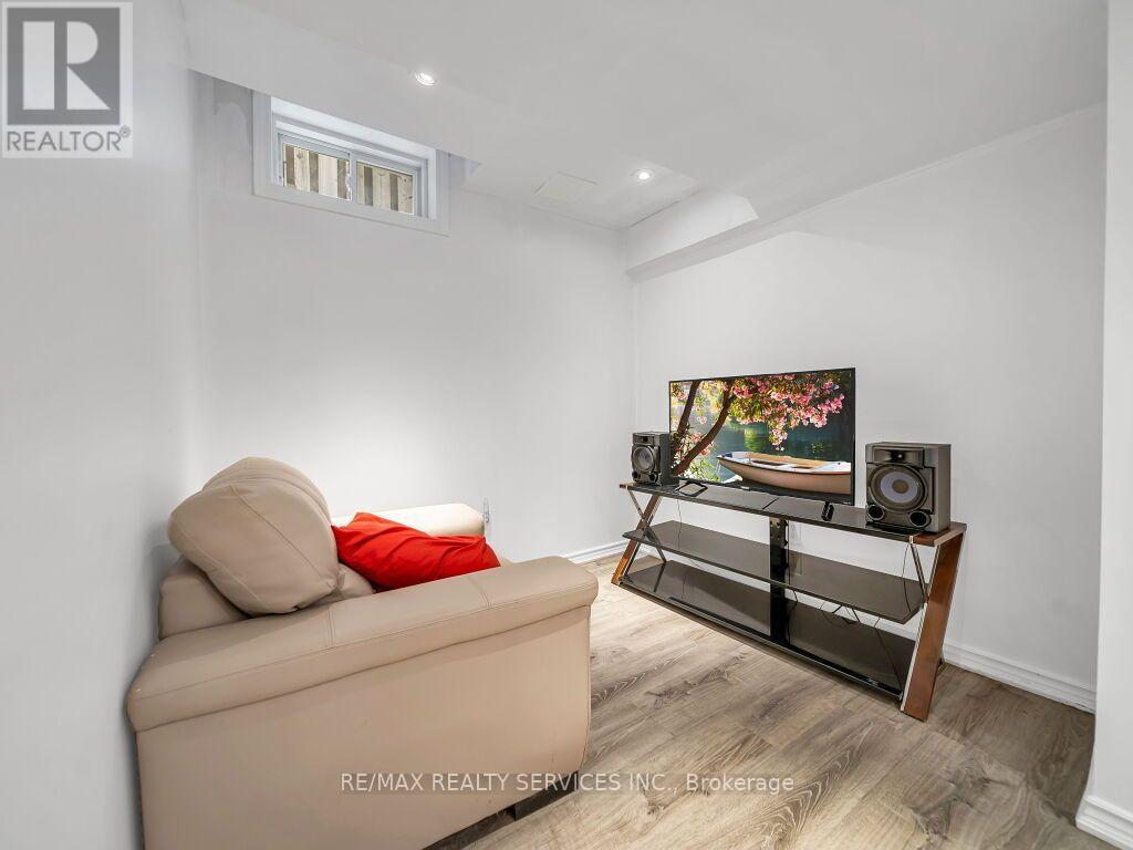 7 OLIVETT LANE - 36