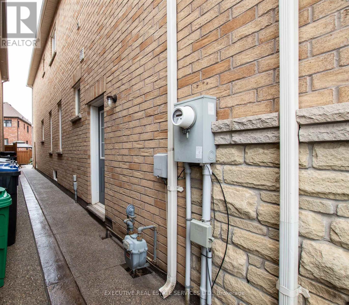 22 VALLEYWAY DRIVE - 48