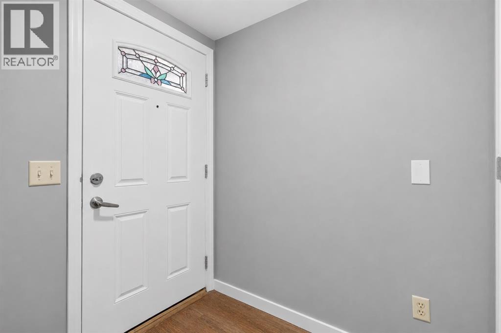 4 Hunterhorn Gate NE, Huntington Hills, Calgary photo 2