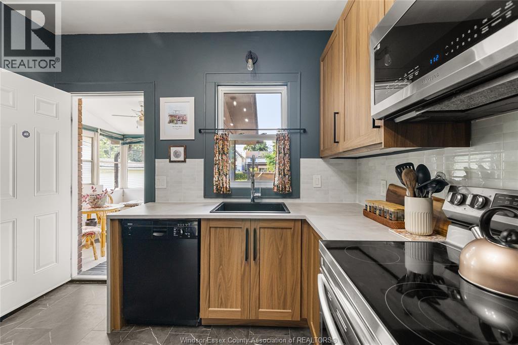 1033 CHURCH STREET - 11
