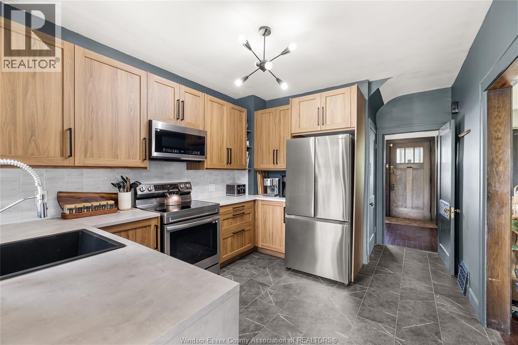 1033 CHURCH STREET - 10