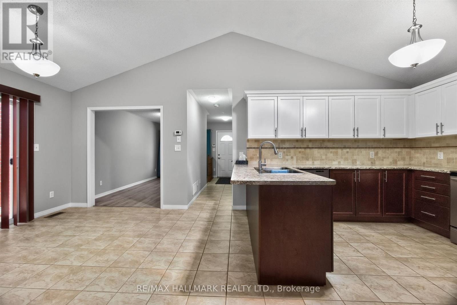 563 LUPLE AVENUE - Image 18