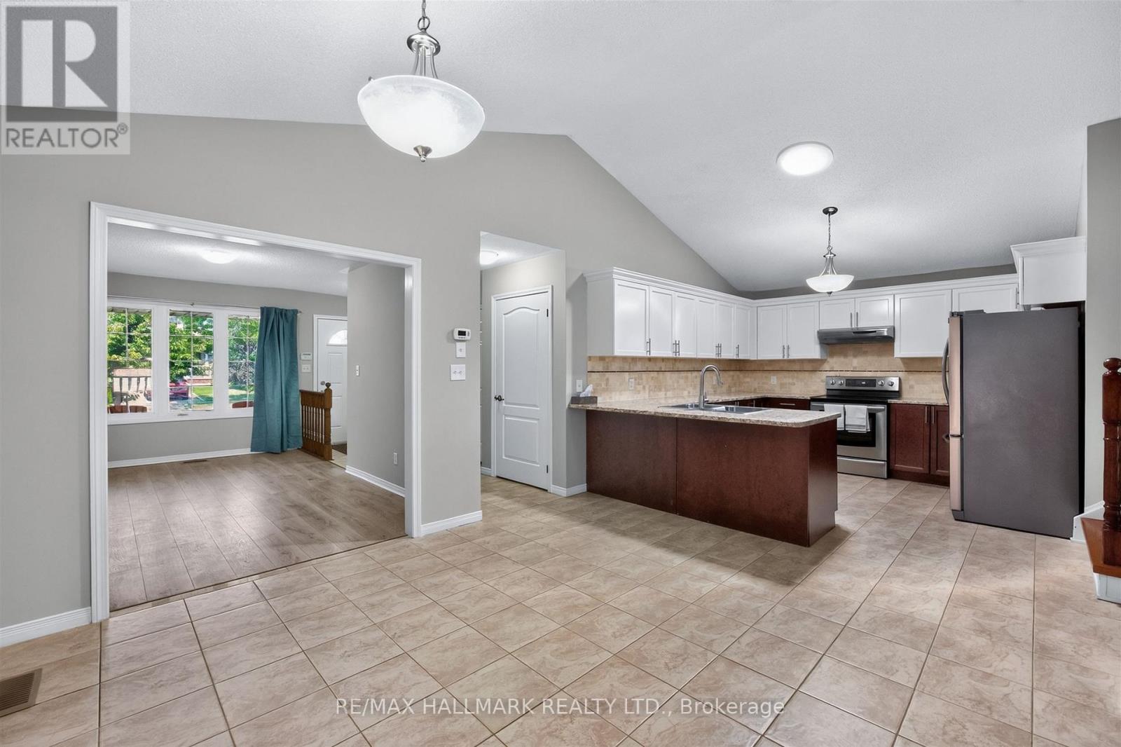 563 LUPLE AVENUE - 22