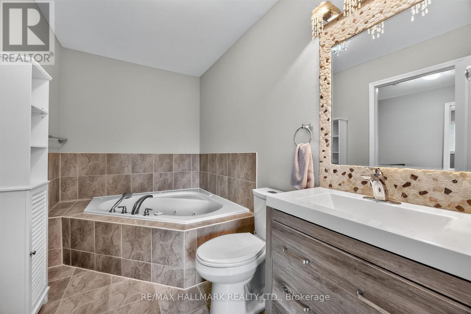 563 LUPLE AVENUE - 28