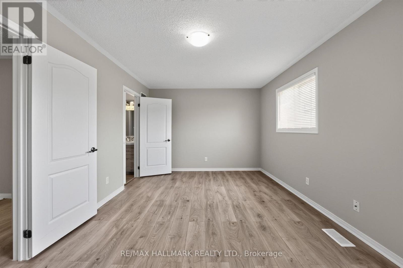 563 LUPLE AVENUE - Image 24