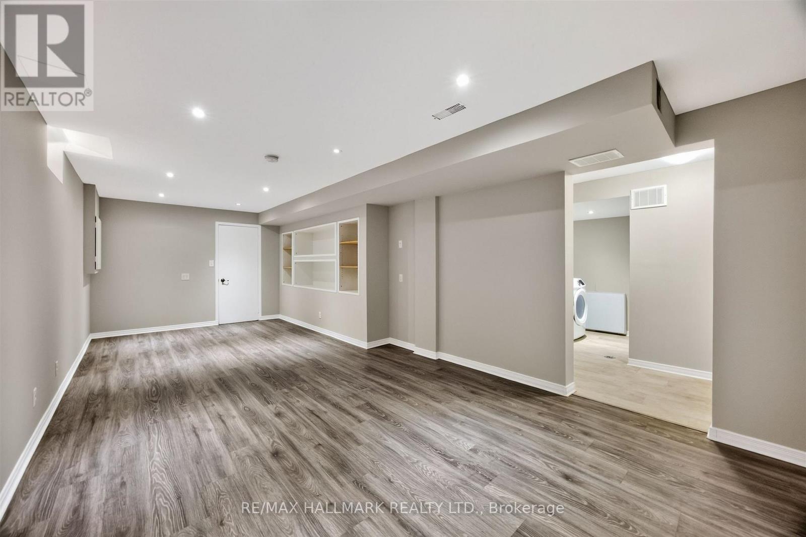 563 LUPLE AVENUE - Image 45