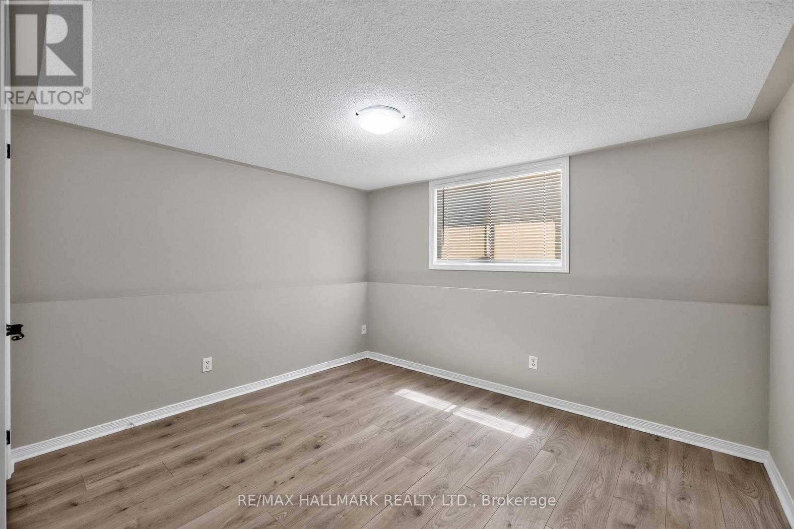 563 LUPLE AVENUE - Image 37