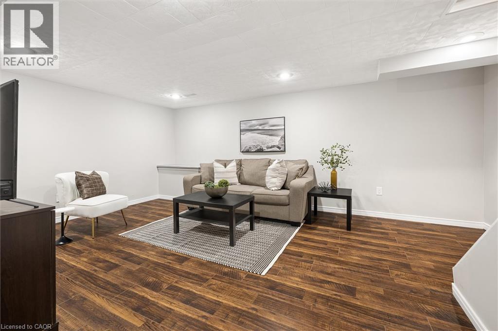 89 MAPLE Avenue - Image 25