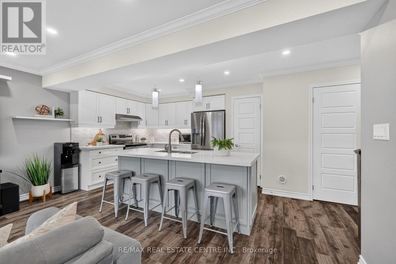 981 ALDER GATE - 11