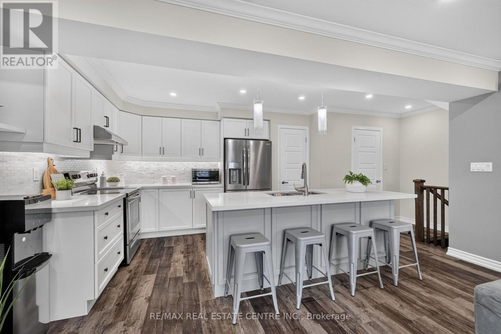 981 ALDER GATE - 12