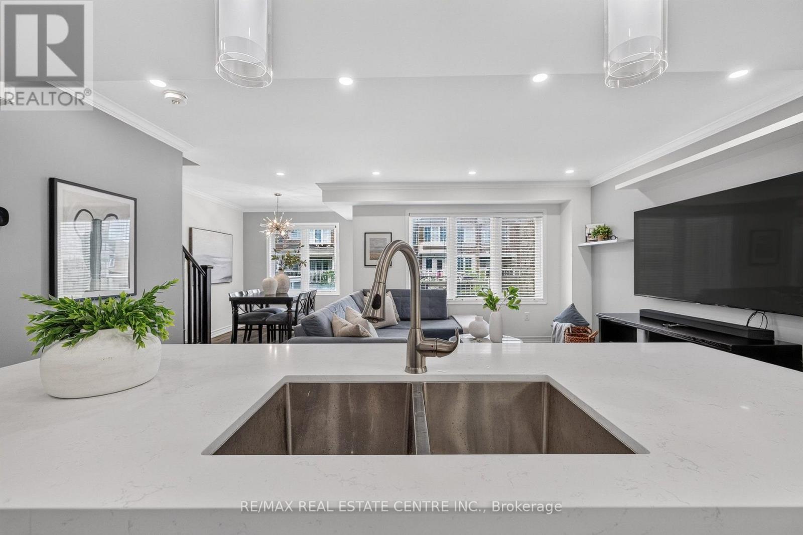 981 ALDER GATE - 16