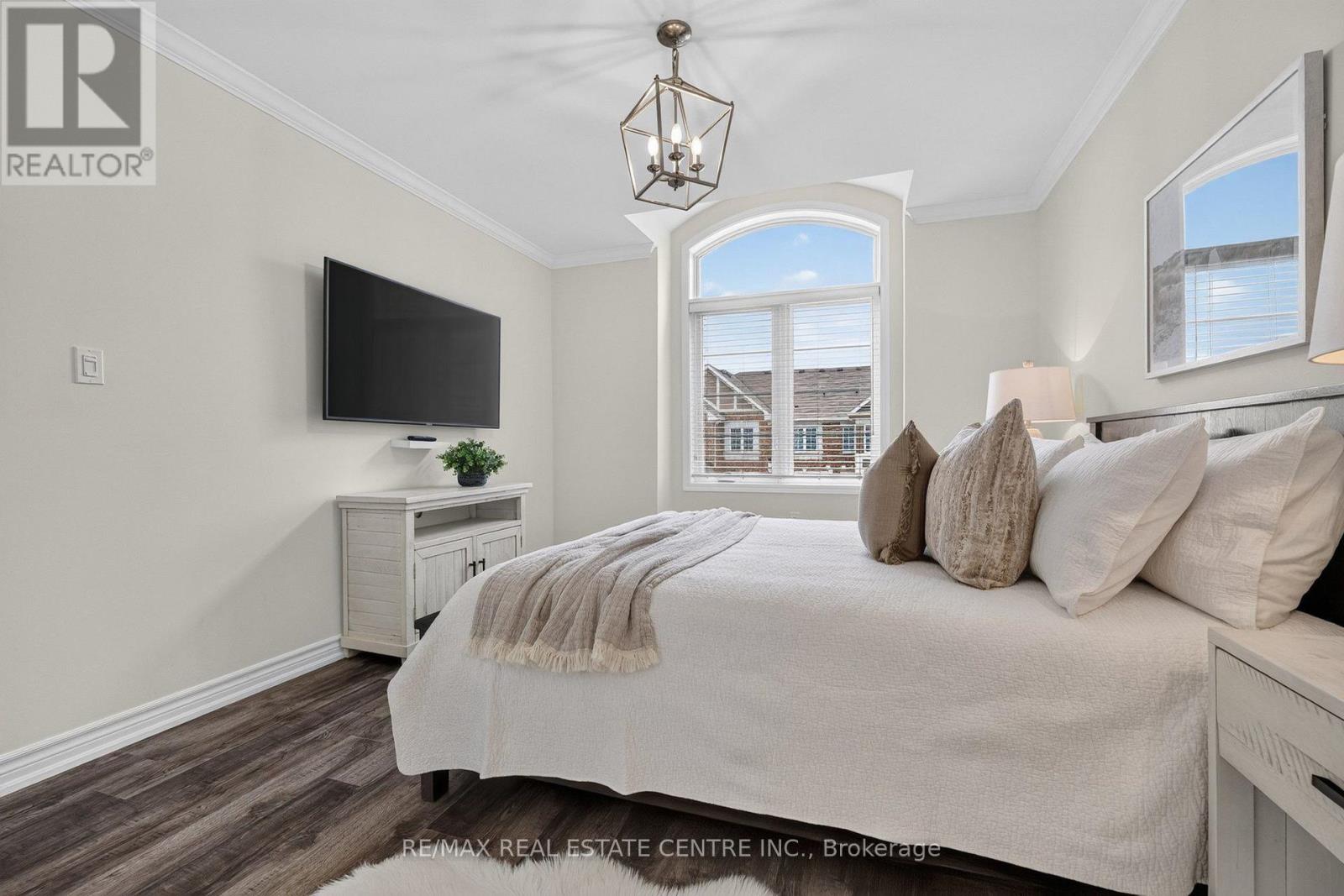 981 ALDER GATE - Image 30
