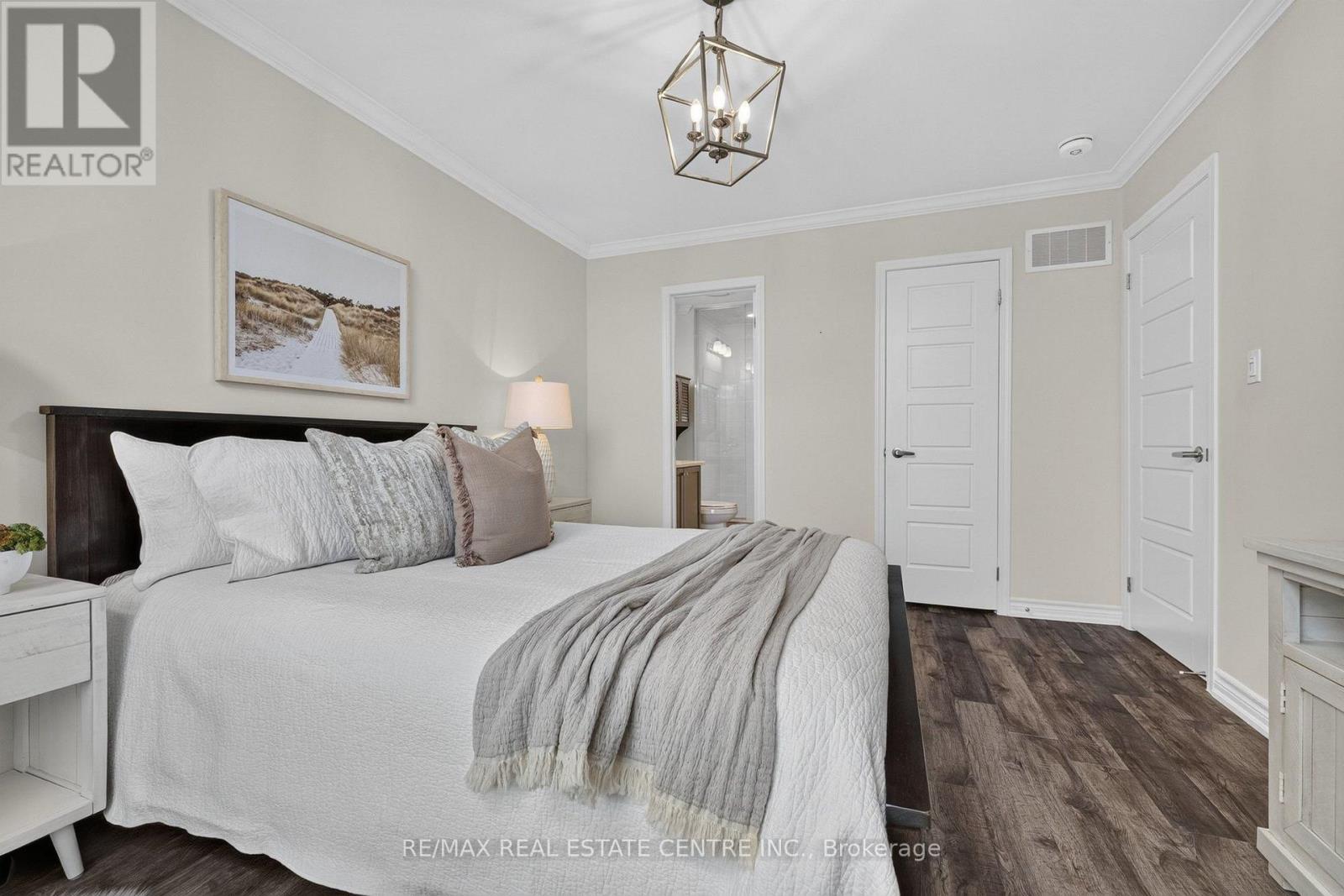 981 ALDER GATE - Image 31