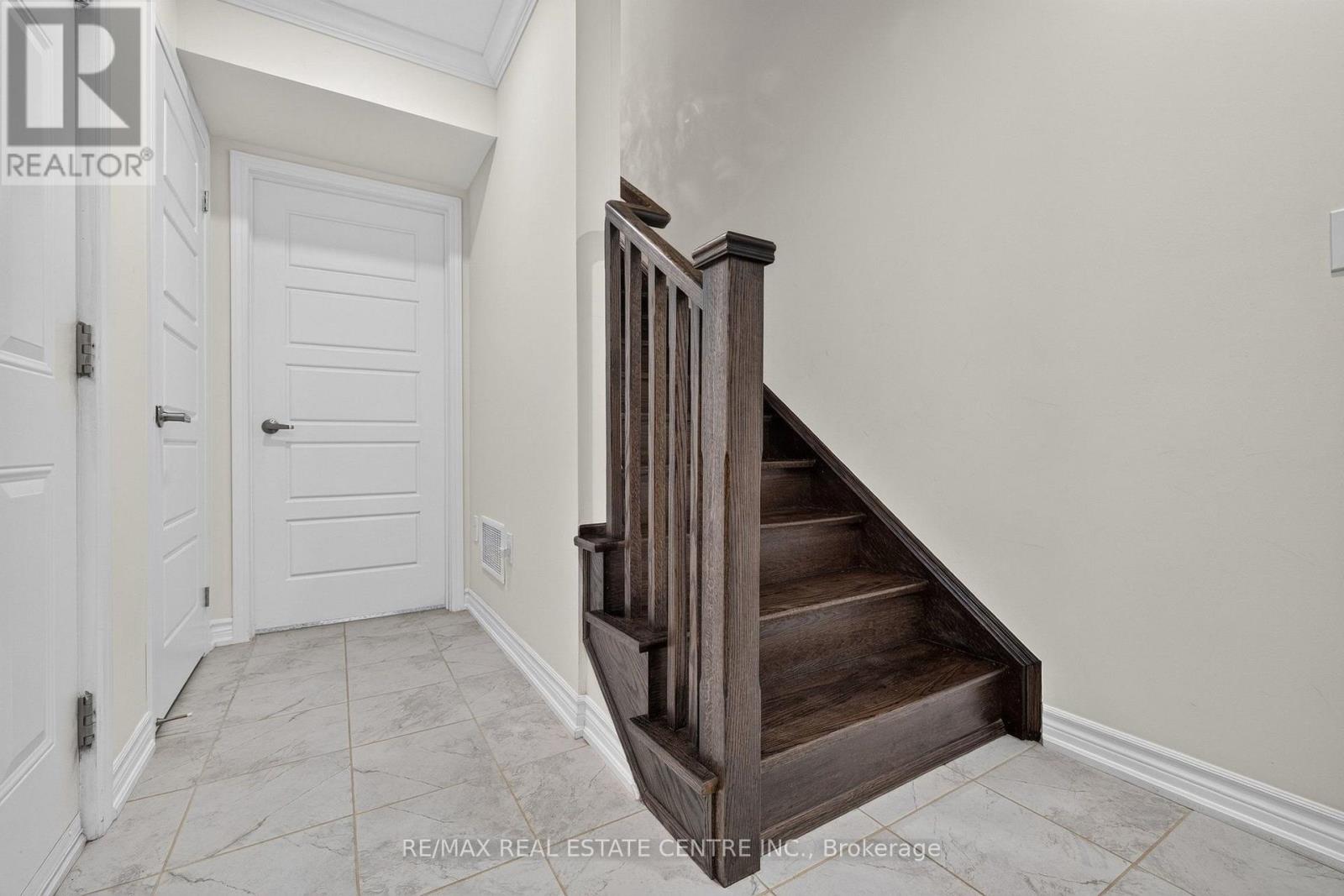 981 ALDER GATE - Image 4