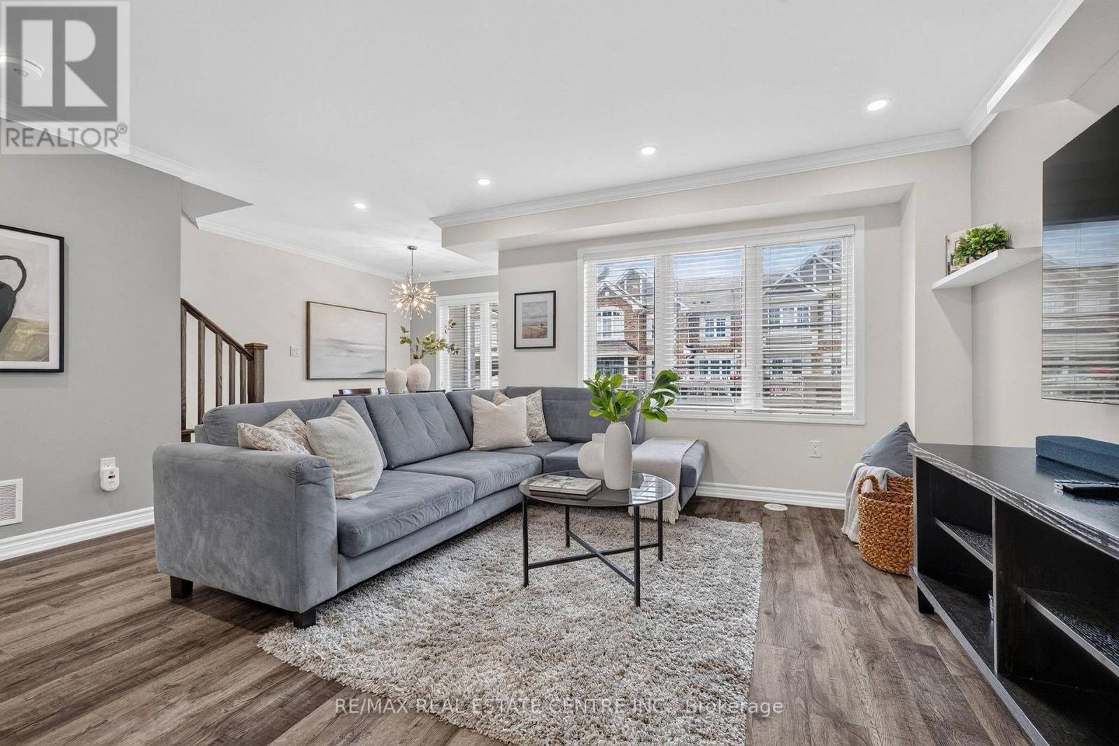 981 ALDER GATE - Image 7