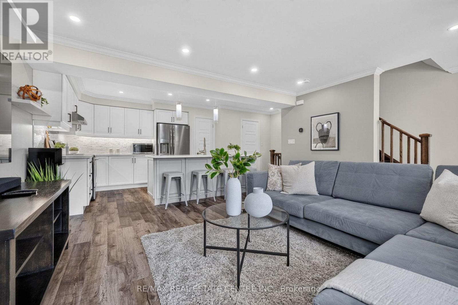 981 ALDER GATE - 8