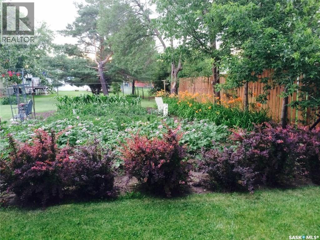 836 Peters AVENUE, Oxbow — photo 2