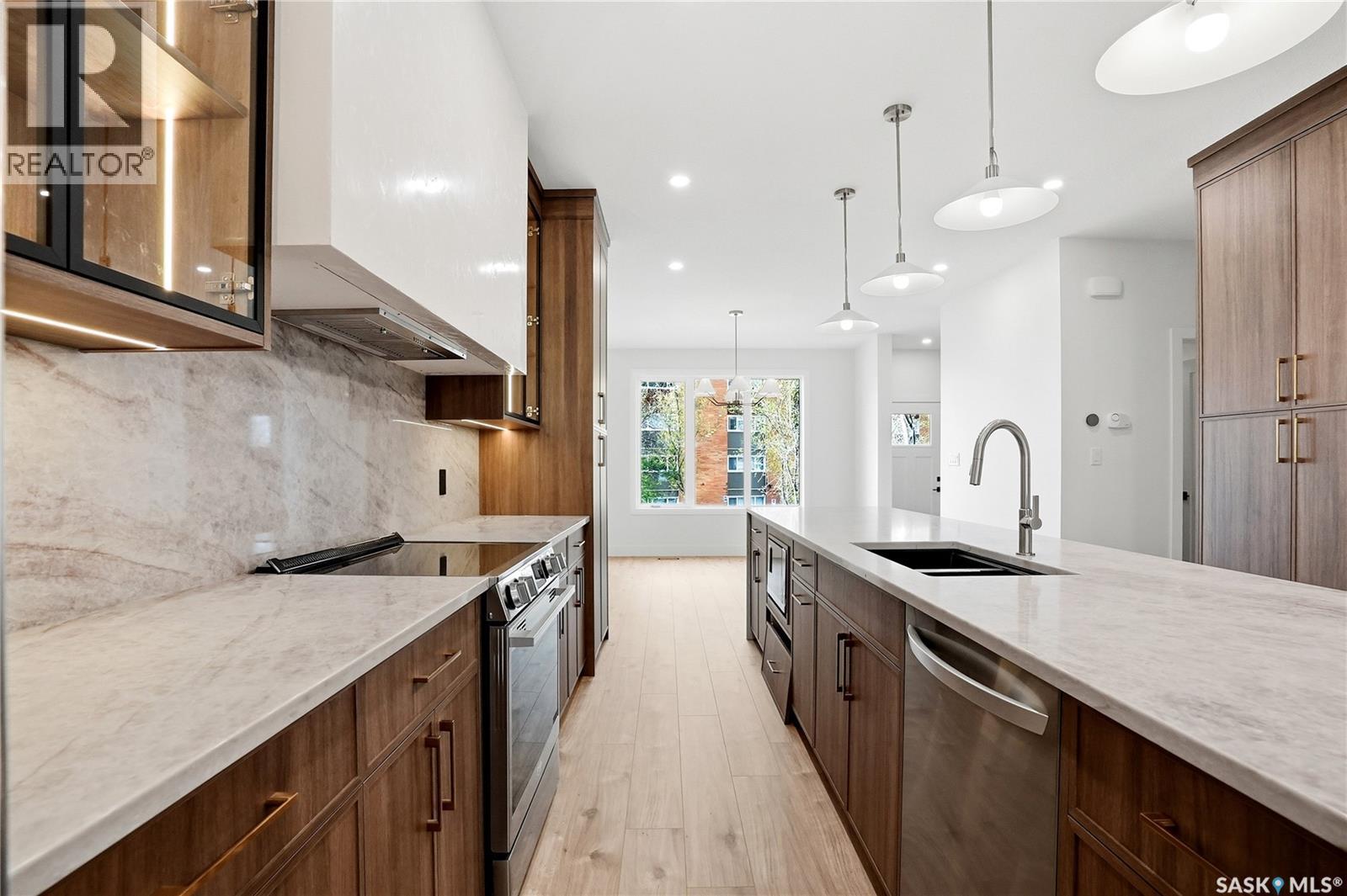 317 11th STREET E - Image 12