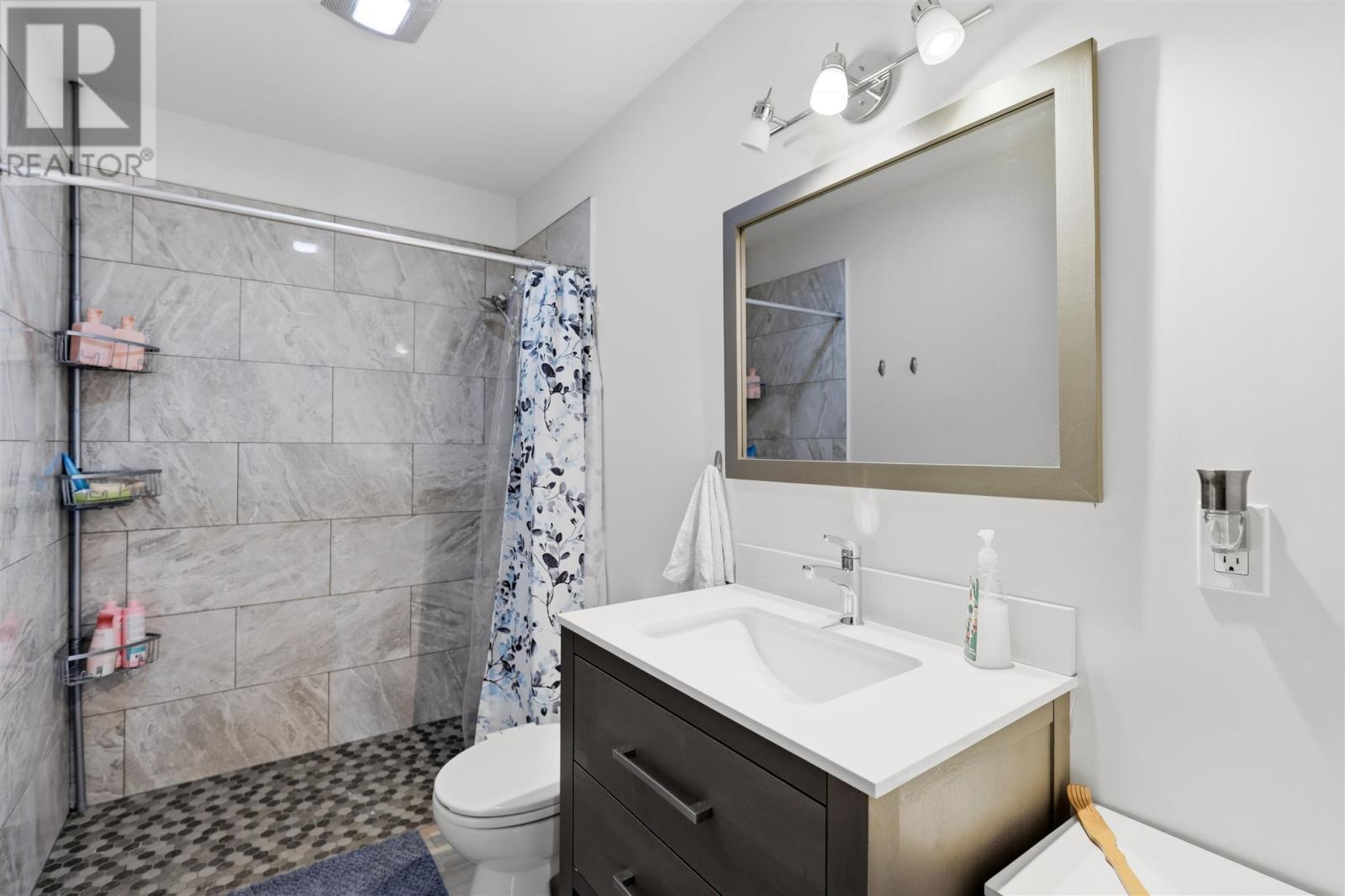 157 Alexandra ST - Image 18