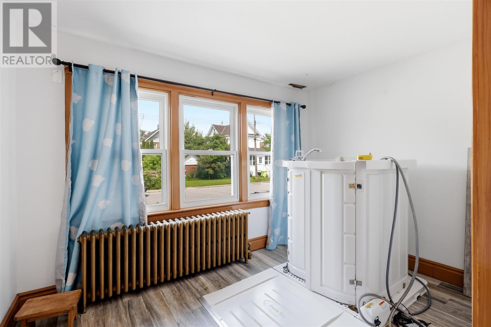 157 Alexandra ST - Image 21