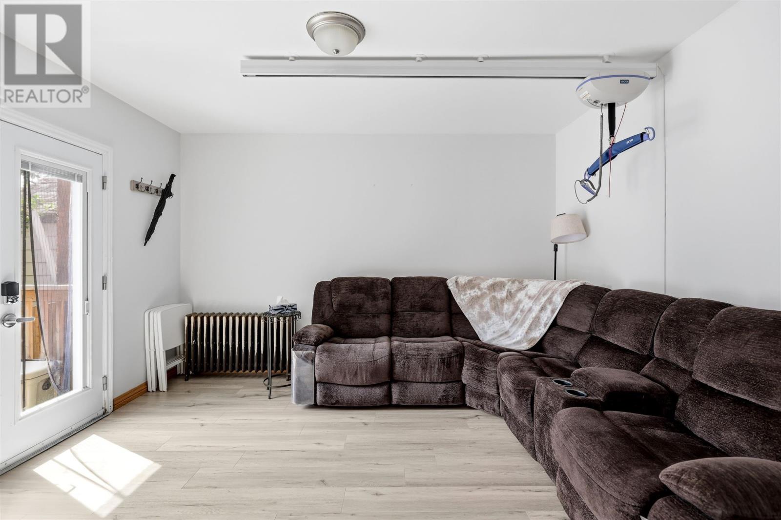 157 Alexandra ST - 3
