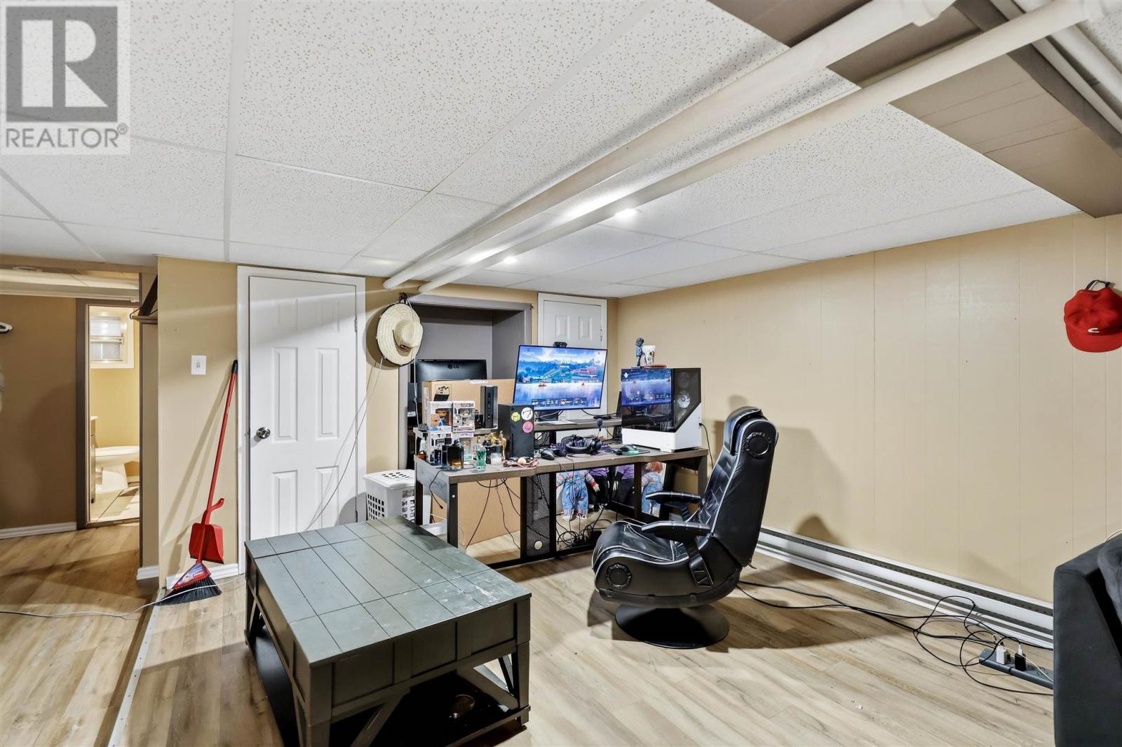 157 Alexandra ST - 30
