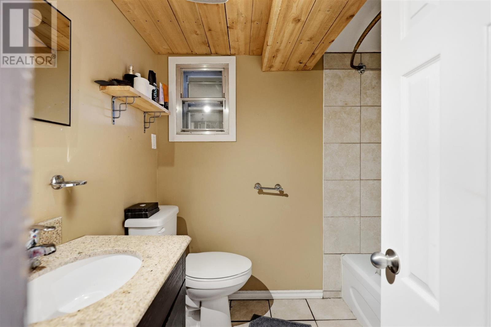 157 Alexandra ST - Image 34