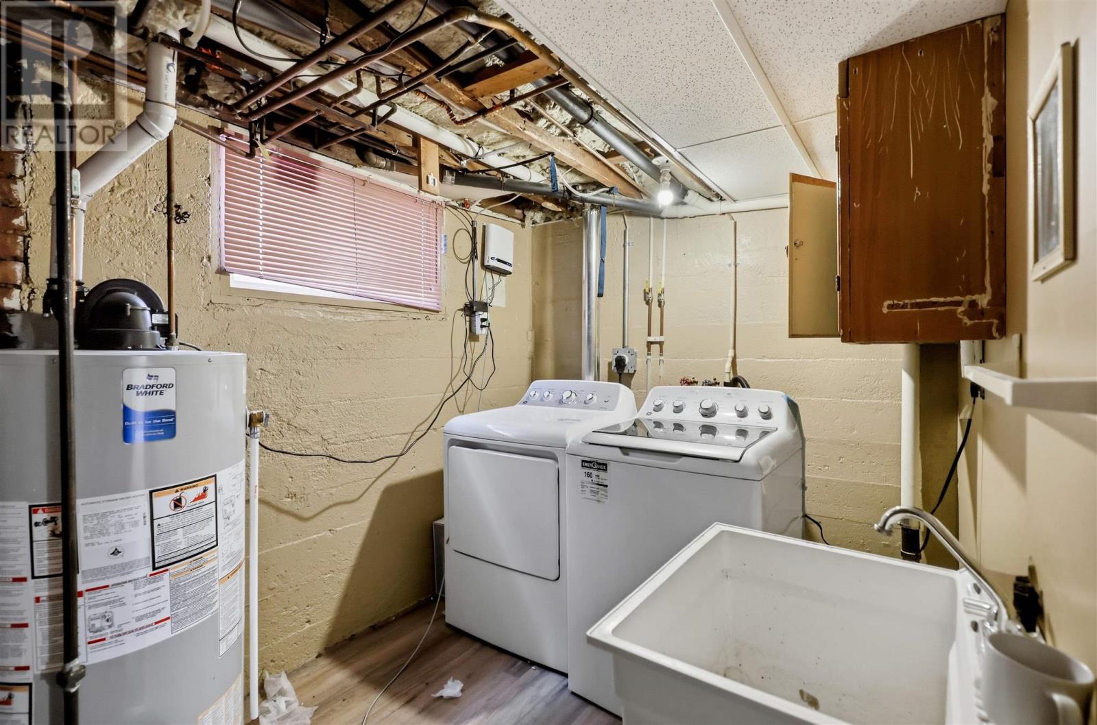 157 Alexandra ST - Image 35