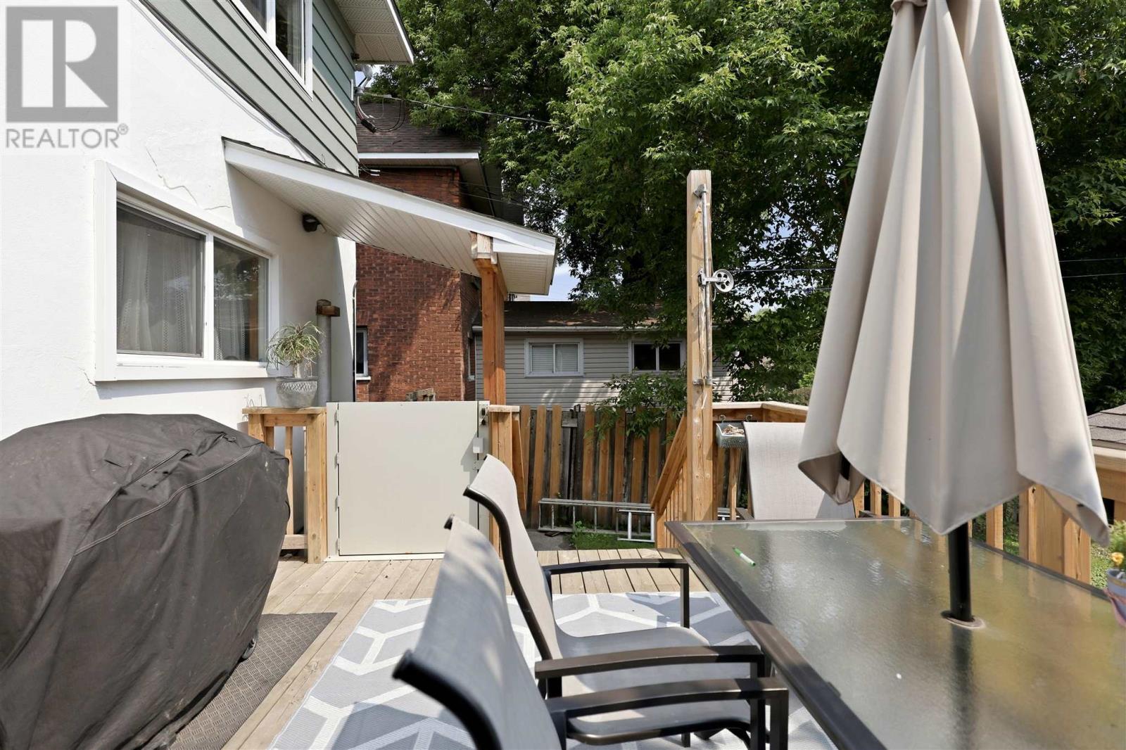 157 Alexandra ST - 37