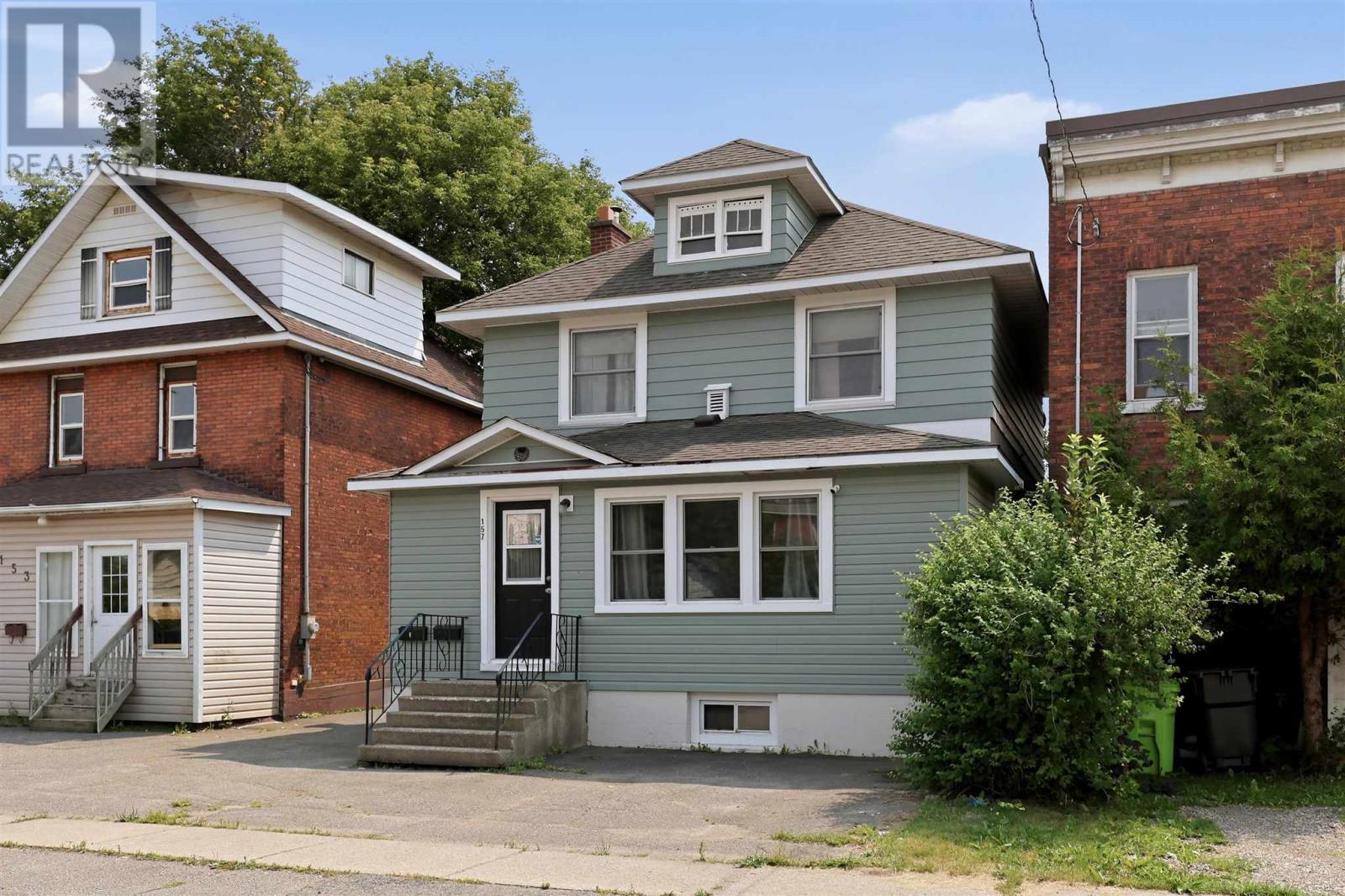 157 Alexandra ST - 44