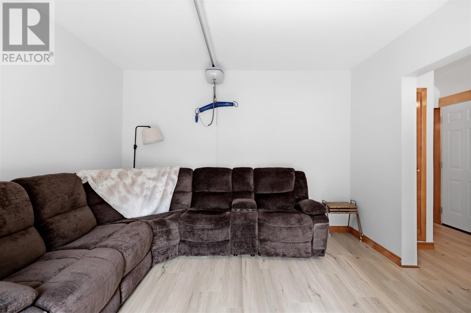 157 Alexandra ST - Image 5
