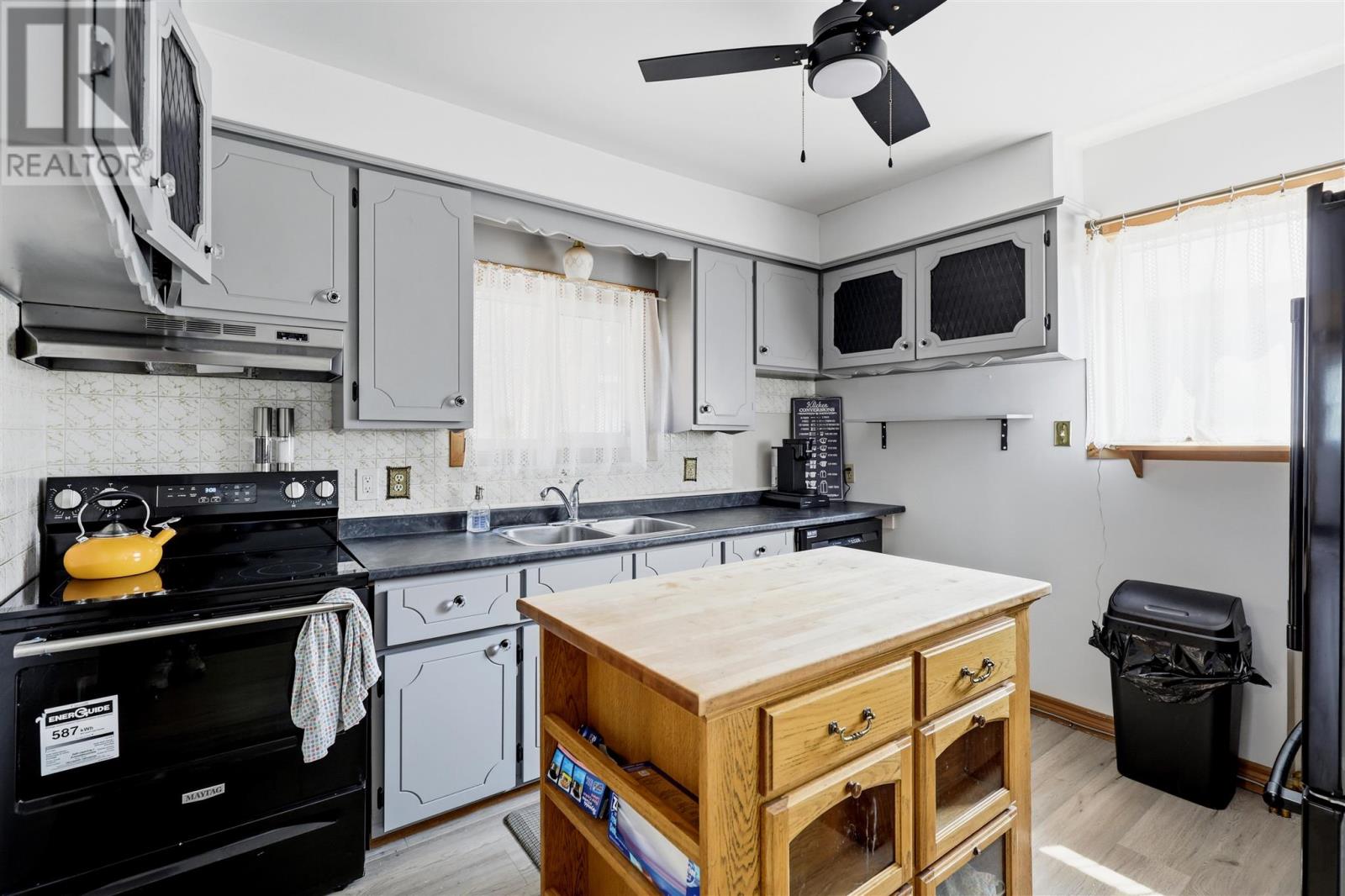 157 Alexandra ST - Image 9