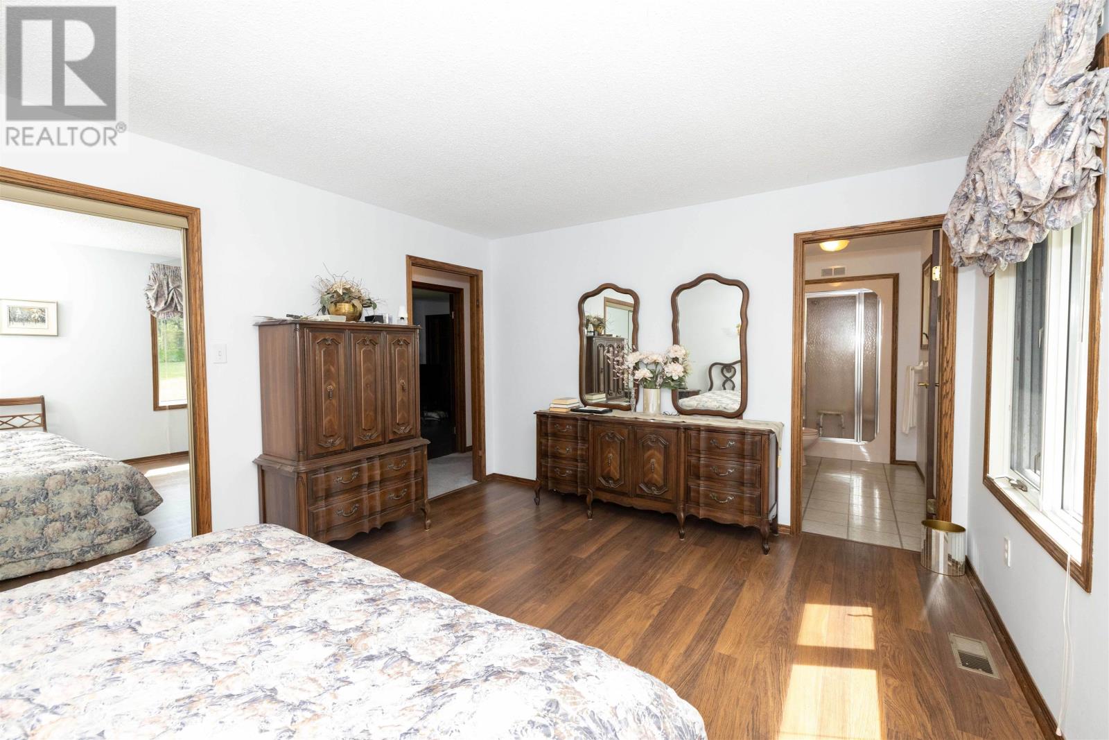 1155 Victor ST S - 34