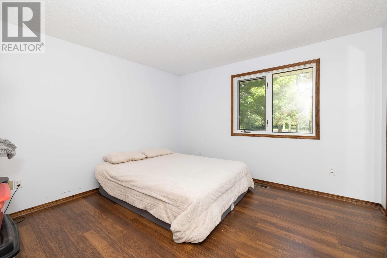 1155 Victor ST S - 38