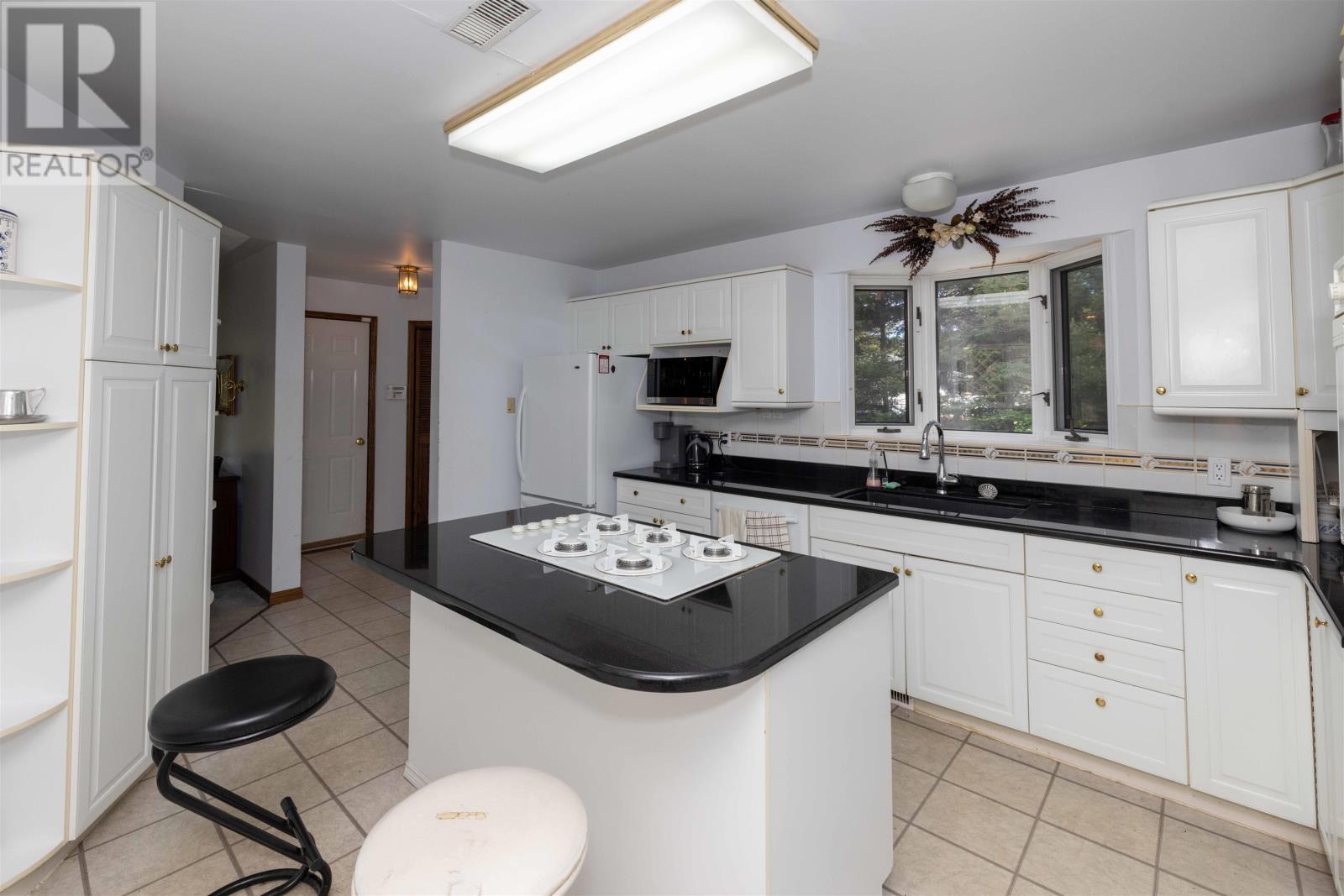 1155 Victor ST S - 21