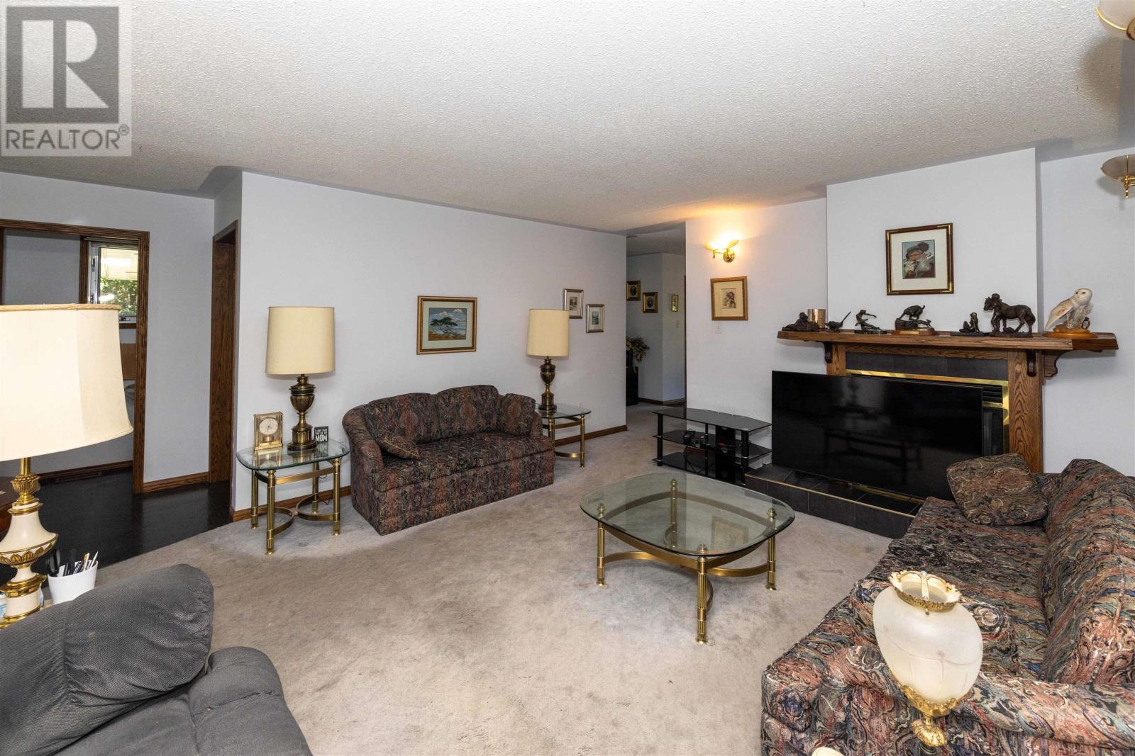 1155 Victor ST S - 28
