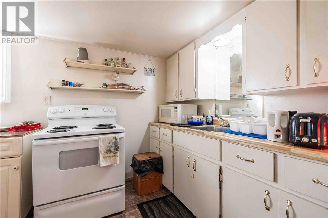 396-400 Melvin Avenue - 28