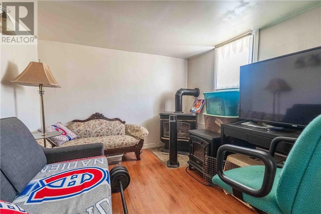396-400 Melvin Avenue - Image 30