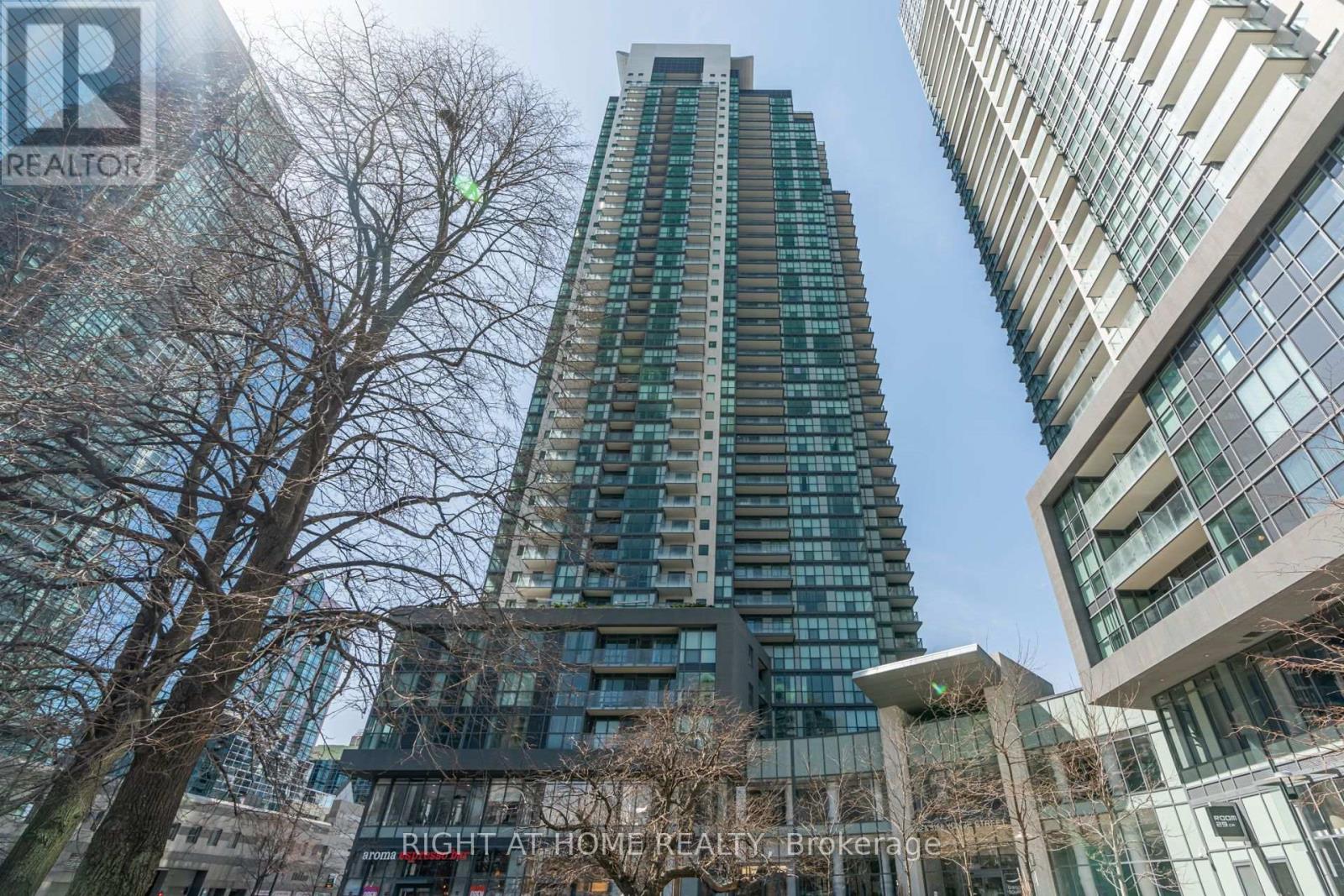 #LPH208 5162 YONGE STREET - 1