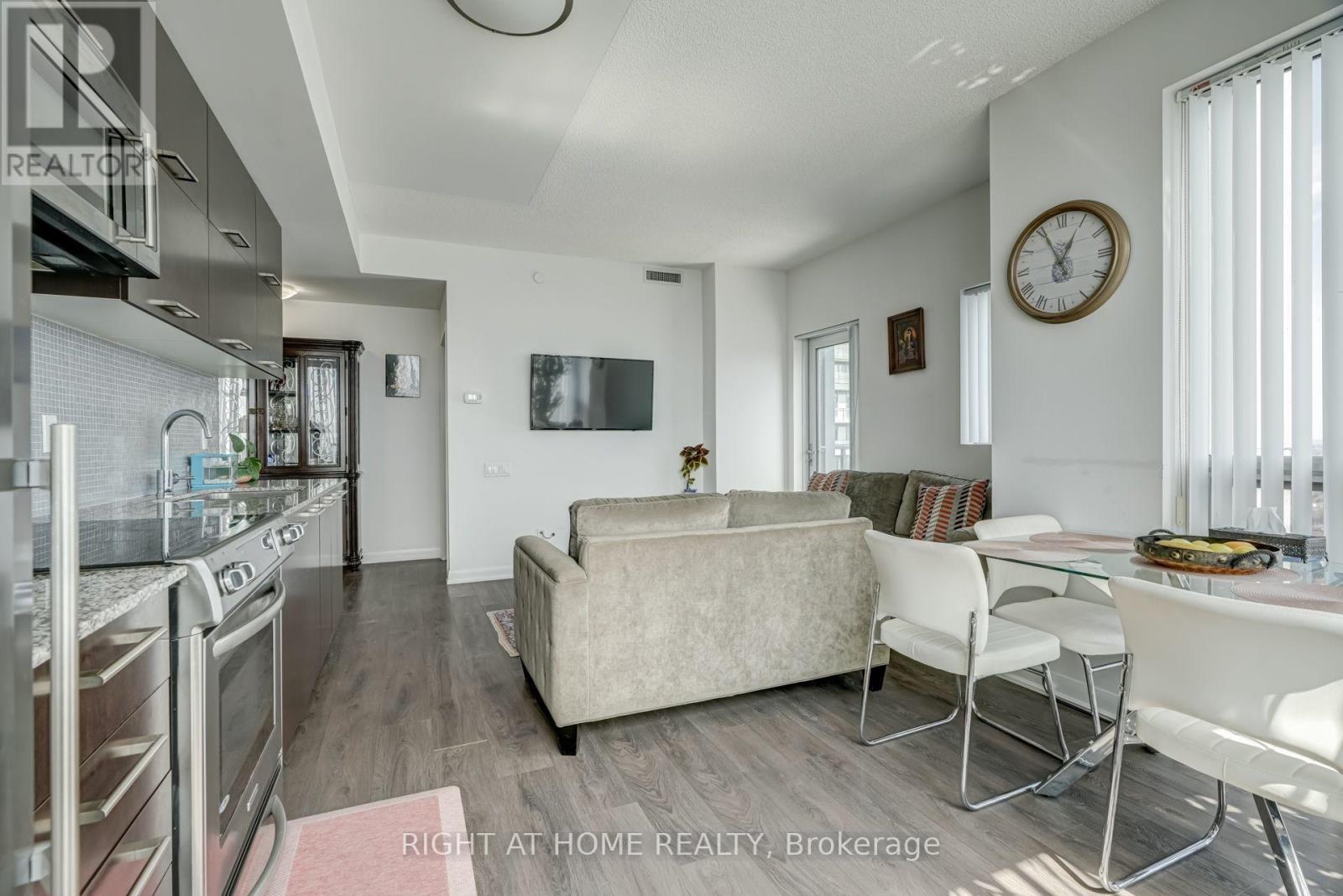 #LPH208 5162 YONGE STREET - 10