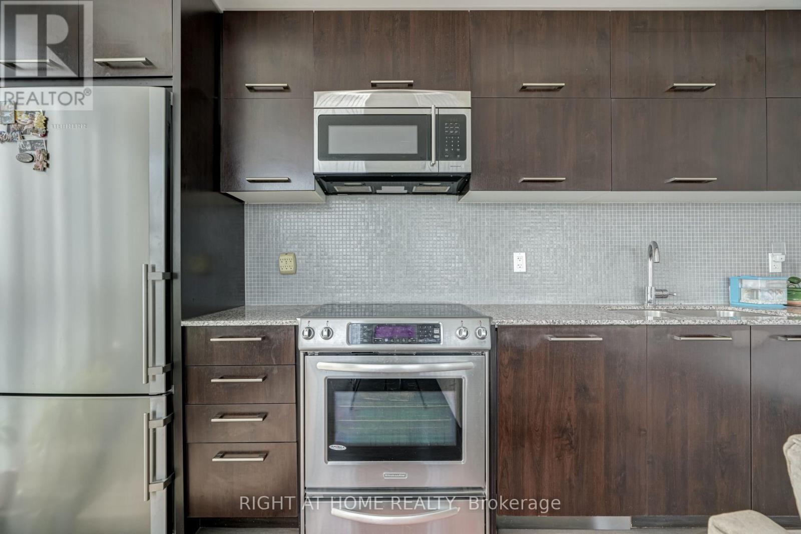 #LPH208 5162 YONGE STREET - 11