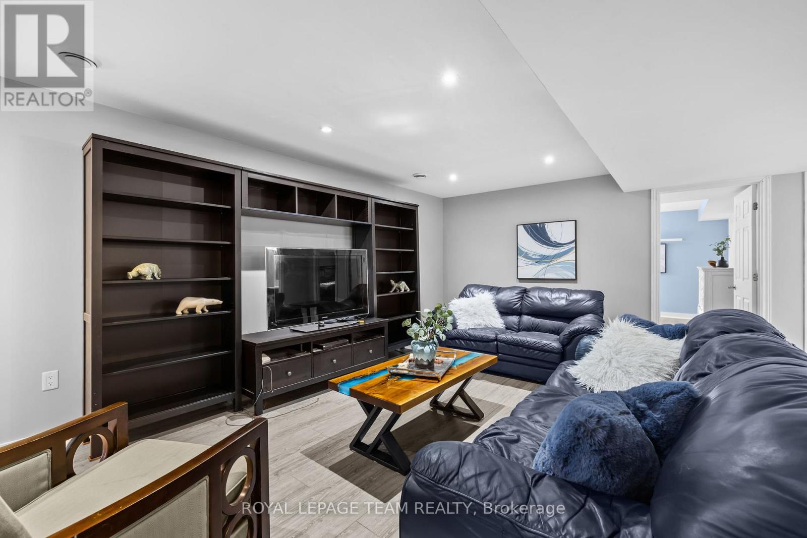 53 D'ARCYS WAY - Image 30