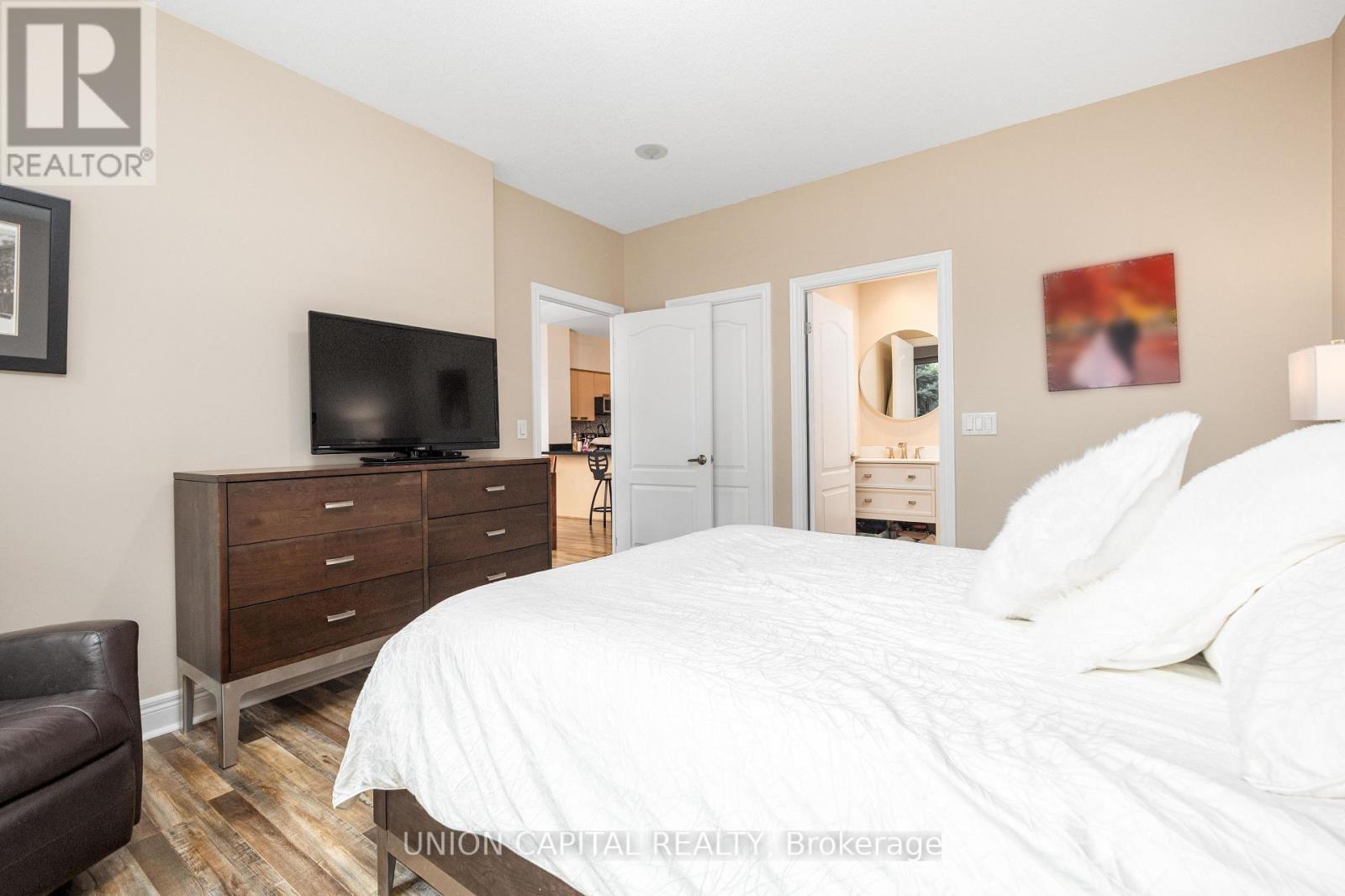 #102 48 SUNCREST BOULEVARD - 21