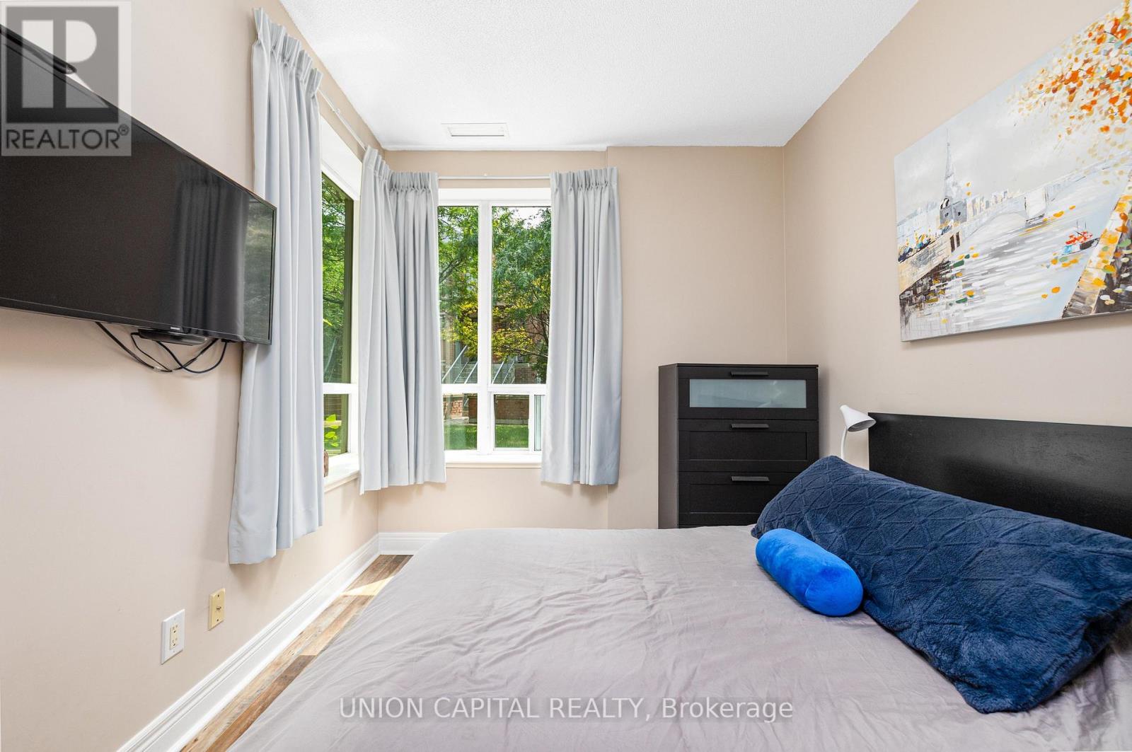#102 48 SUNCREST BOULEVARD - 24