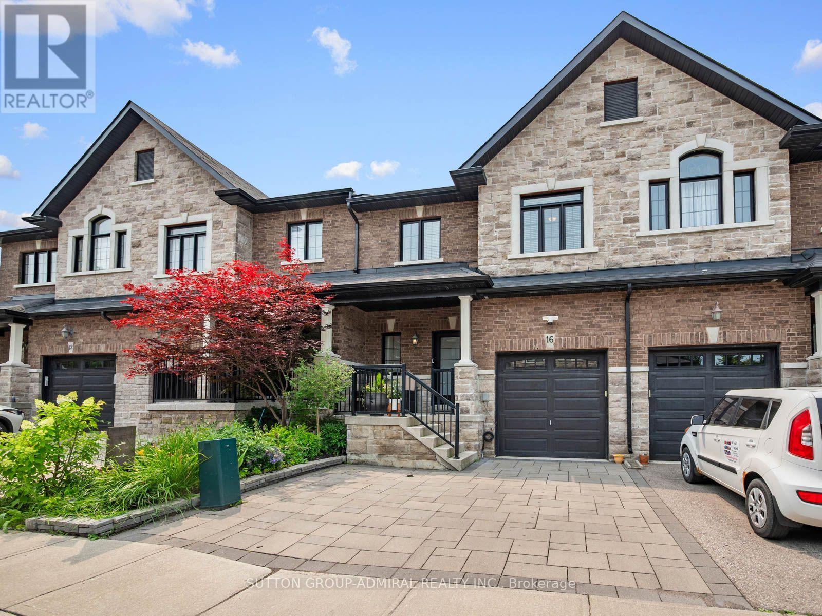 16 CHARMUSE LANE